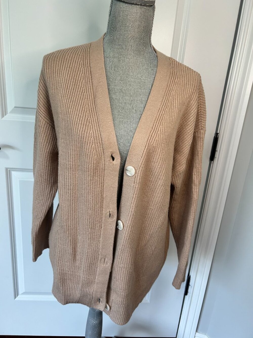 Women's Khaki Oversized Cardigan Sweater Size M NWOT - Picture 5 of 5